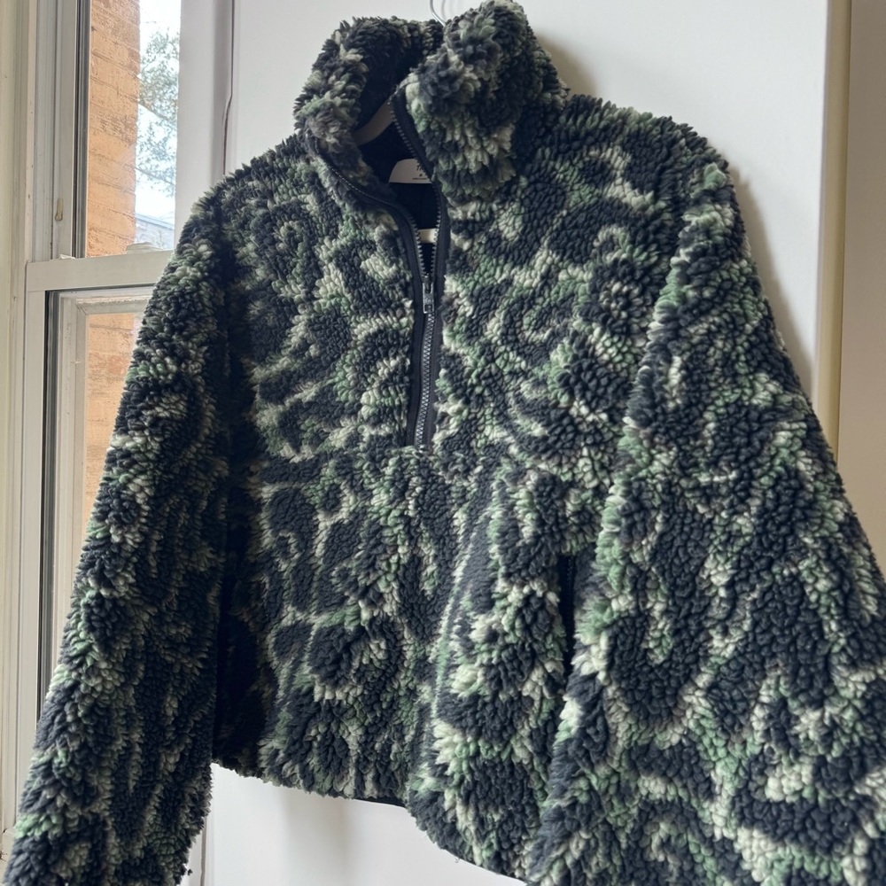 Aritzia TNA Half Zip Rush Polar Fleece Pullover Jacket Green Print Medium - Picture 3 of 12